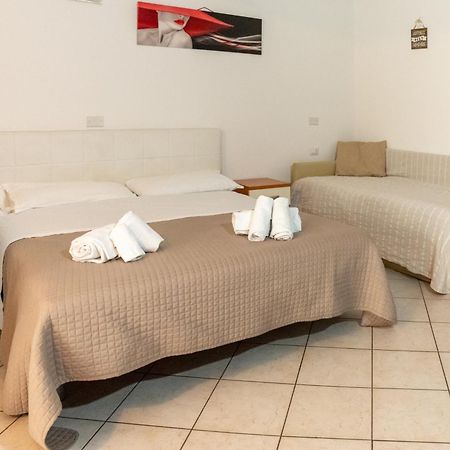 Residence Alessandra Чезенатико Екстериор снимка