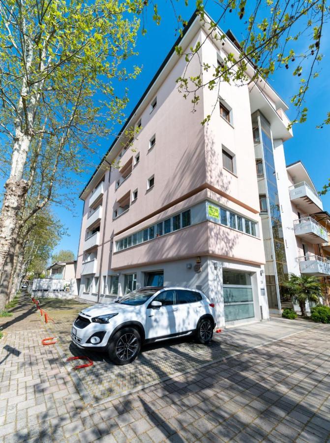Residence Alessandra Чезенатико Екстериор снимка