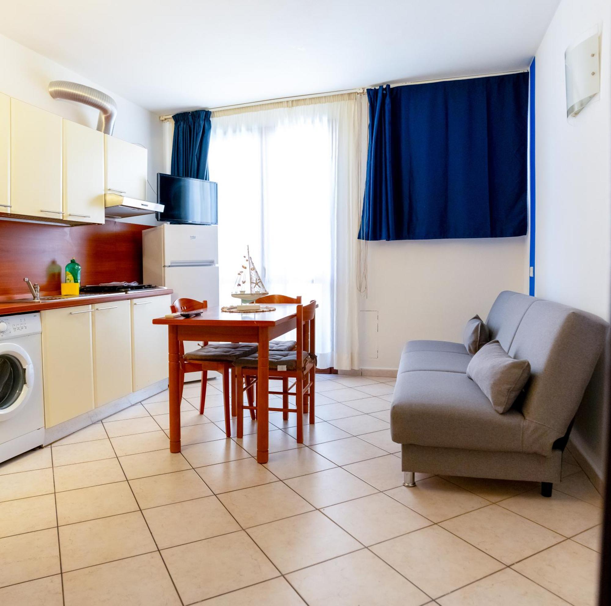 Residence Alessandra Чезенатико Екстериор снимка